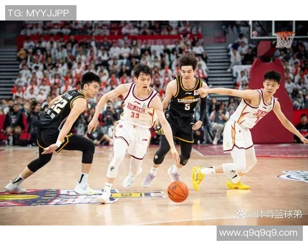 杭州篮球队荣登篮球战术排行榜第六名展现出色团队实力与战术智慧